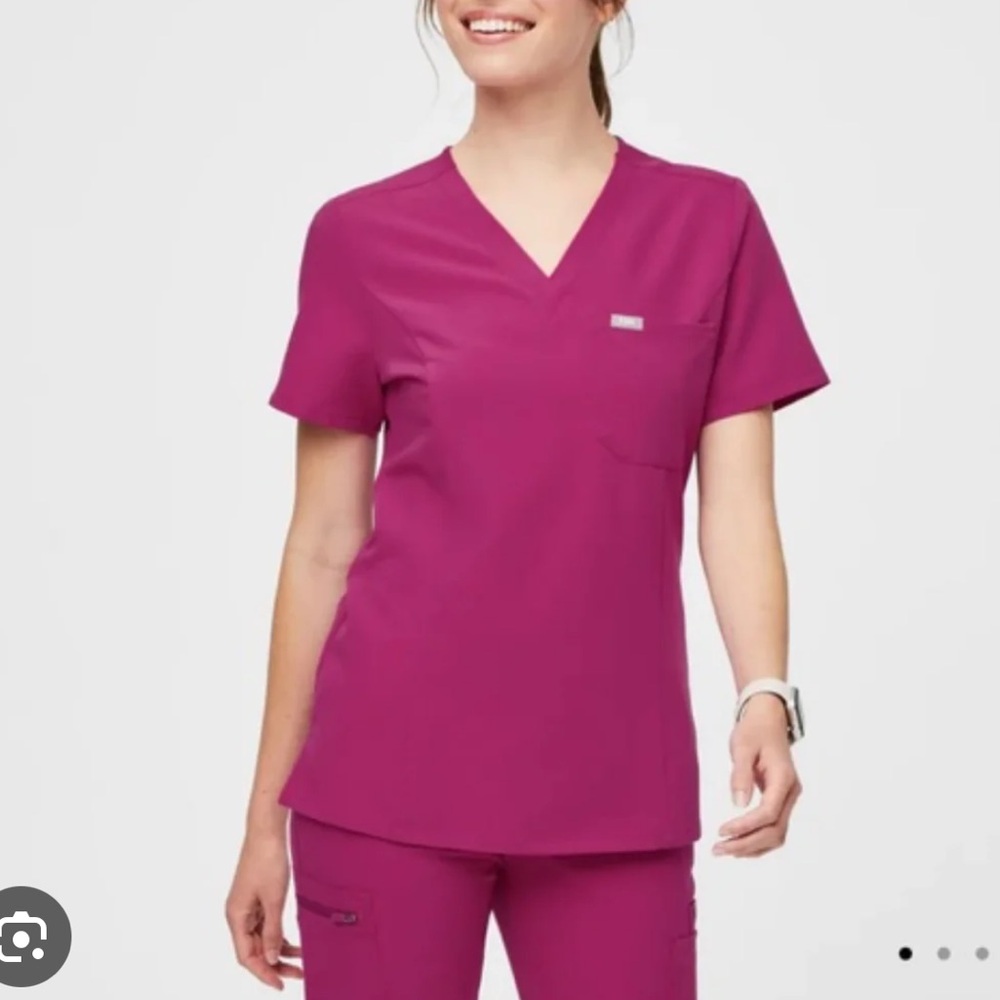 Figs Catarina One Pocket Raspberry Sorbet Scrub Top Size XXS